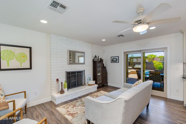 925 E WALTANN Lane, Phoenix, AZ 85022