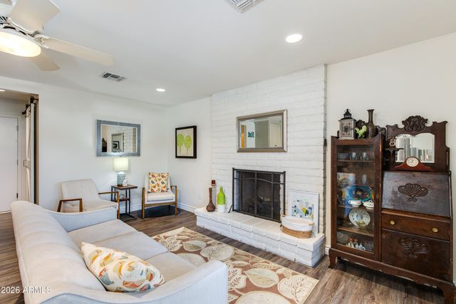 925 E WALTANN Lane, Phoenix, AZ 85022