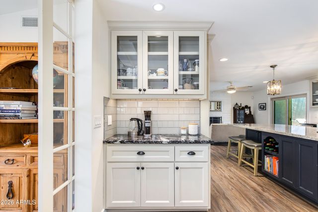 925 E WALTANN Lane, Phoenix, AZ 85022