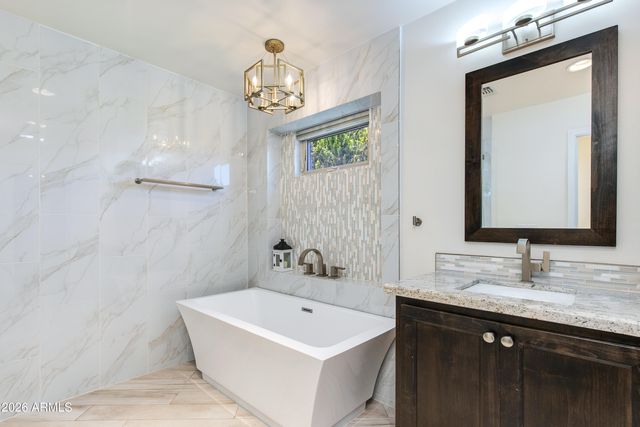 925 E WALTANN Lane, Phoenix, AZ 85022