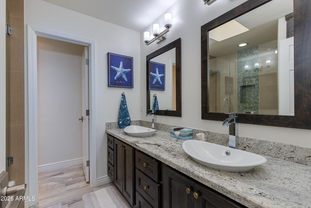 925 E WALTANN Lane, Phoenix, AZ 85022