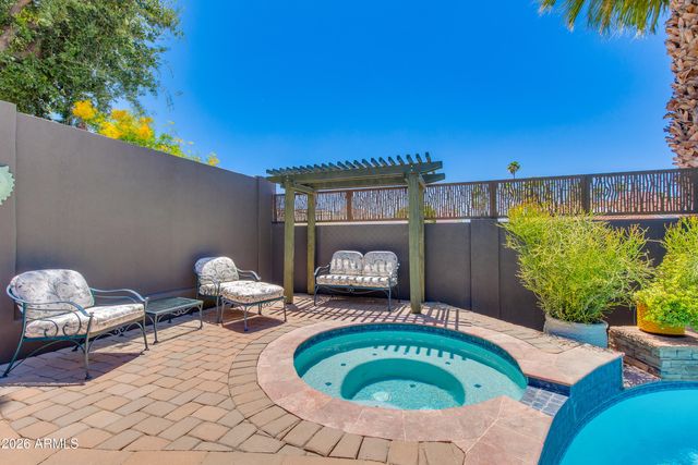925 E WALTANN Lane, Phoenix, AZ 85022