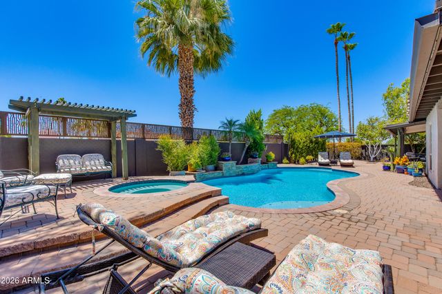 925 E WALTANN Lane, Phoenix, AZ 85022