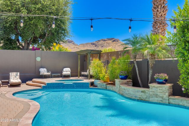 925 E WALTANN Lane, Phoenix, AZ 85022