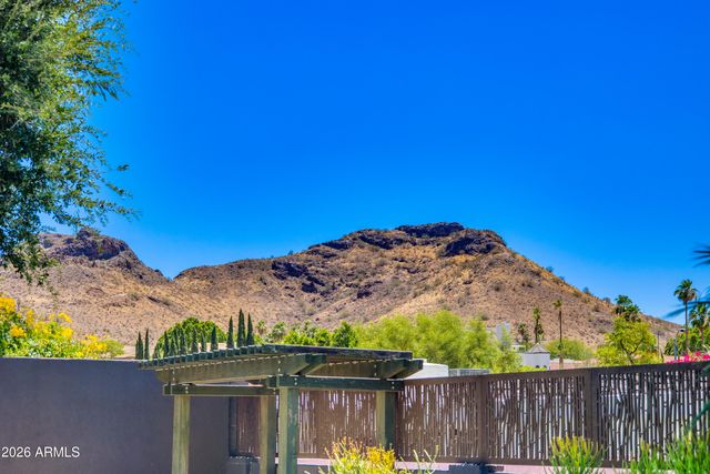 925 E WALTANN Lane, Phoenix, AZ 85022