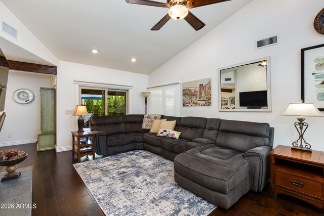 925 E WALTANN Lane, Phoenix, AZ 85022
