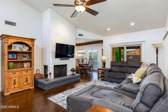 925 E WALTANN Lane, Phoenix, AZ 85022