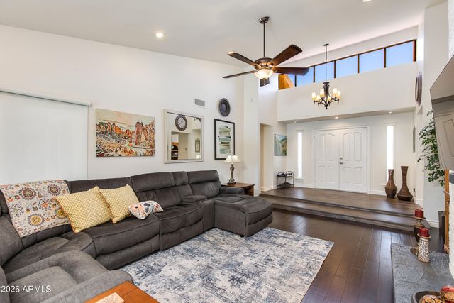 925 E WALTANN Lane, Phoenix, AZ 85022