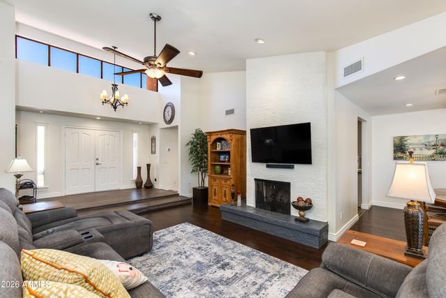 925 E WALTANN Lane, Phoenix, AZ 85022