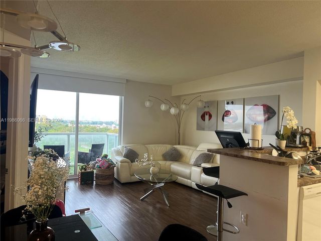 5077 NW 7th St 709, Miami, FL 33126