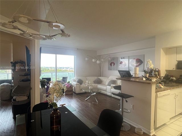 5077 NW 7th St 709, Miami, FL 33126