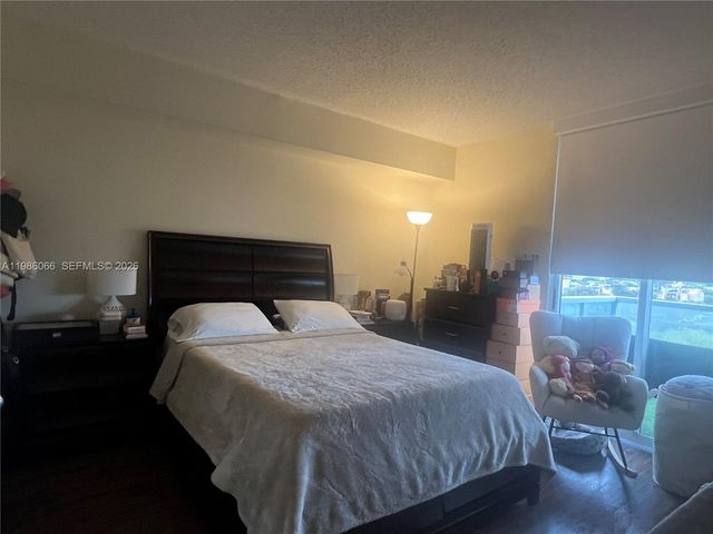 5077 NW 7th St 709, Miami, FL 33126