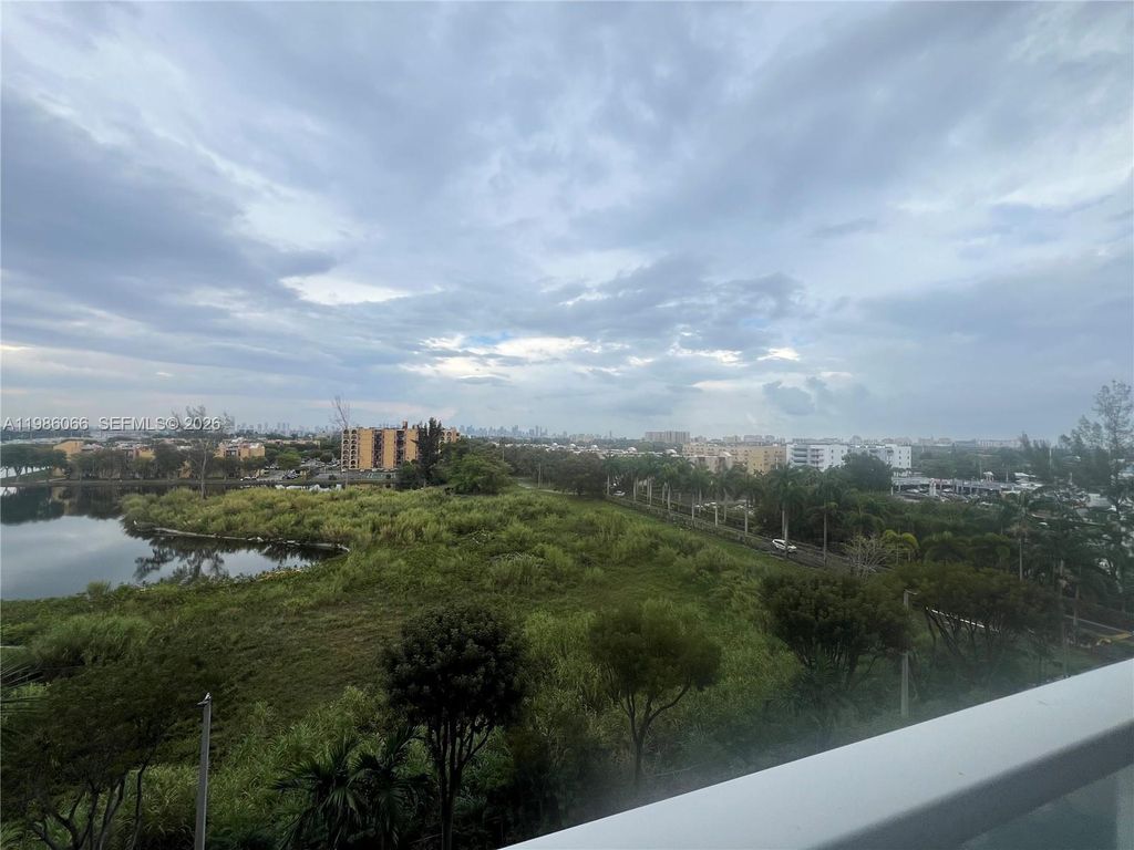 5077 NW 7th St 709, Miami, FL 33126