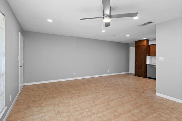 2712 Saint Edwards CIR B, Austin, TX 78704