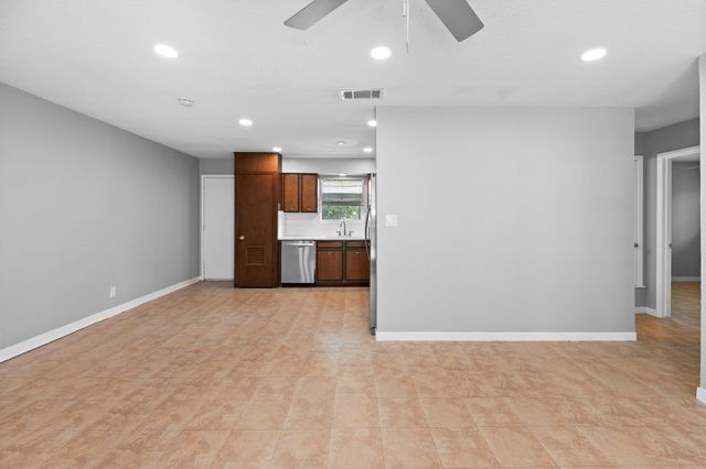 2712 Saint Edwards CIR B, Austin, TX 78704