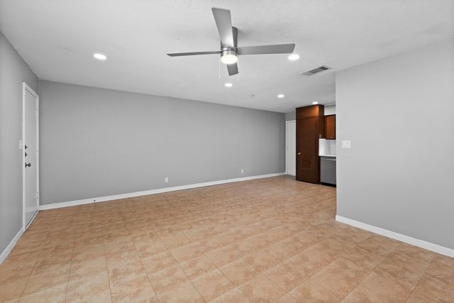 2712 Saint Edwards CIR B, Austin, TX 78704