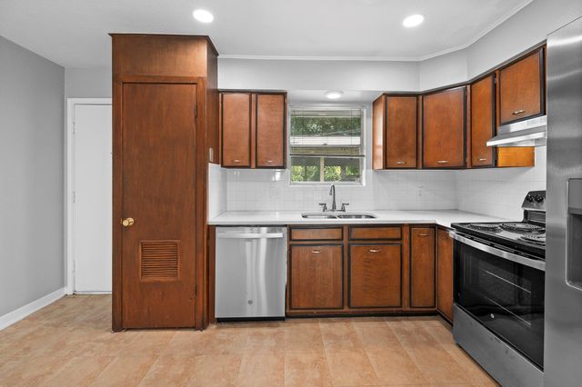 2712 Saint Edwards CIR B, Austin, TX 78704