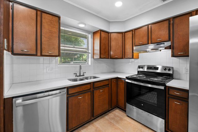2712 Saint Edwards CIR B, Austin, TX 78704