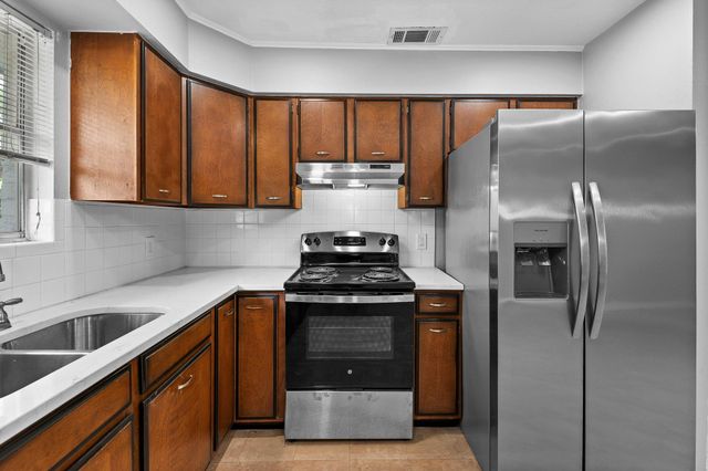 2712 Saint Edwards CIR B, Austin, TX 78704