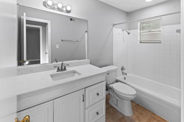 2712 Saint Edwards CIR B, Austin, TX 78704