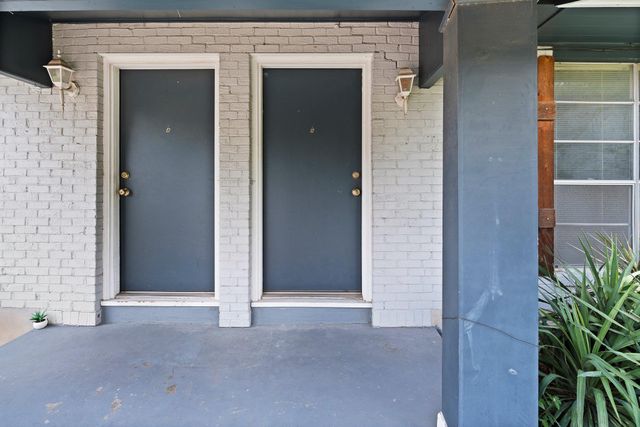2712 Saint Edwards CIR B, Austin, TX 78704