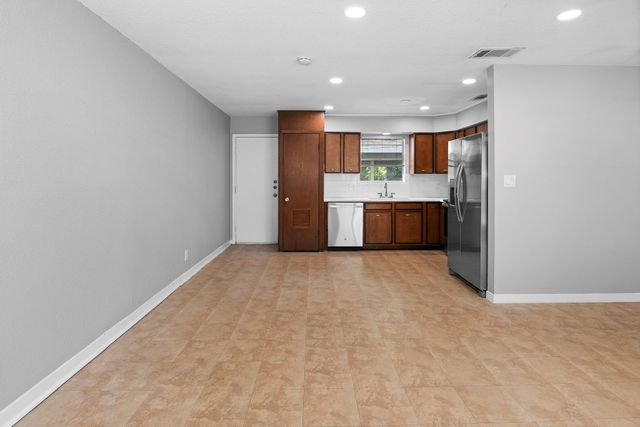 2712 Saint Edwards CIR B, Austin, TX 78704