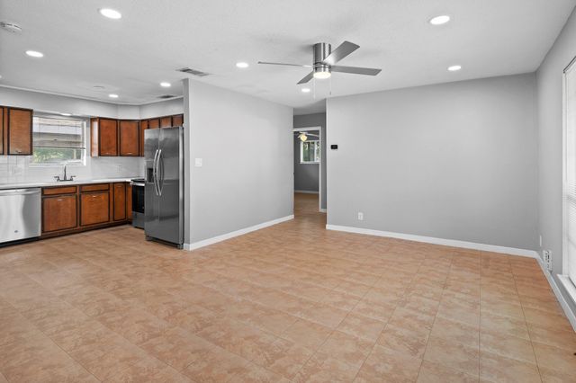 2712 Saint Edwards CIR B, Austin, TX 78704