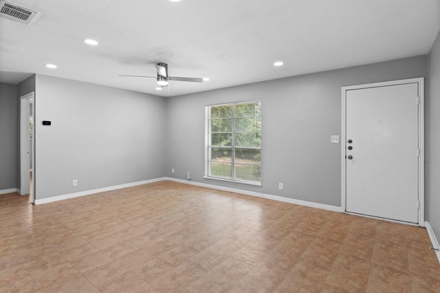 2712 Saint Edwards CIR B, Austin, TX 78704