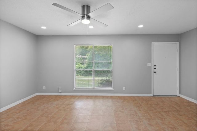 2712 Saint Edwards CIR B, Austin, TX 78704