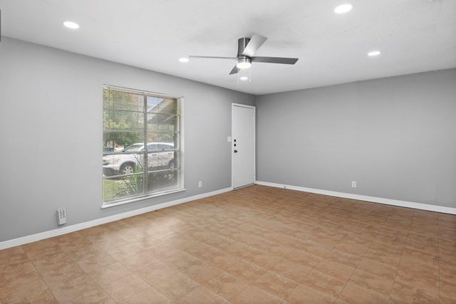 2712 Saint Edwards CIR B, Austin, TX 78704