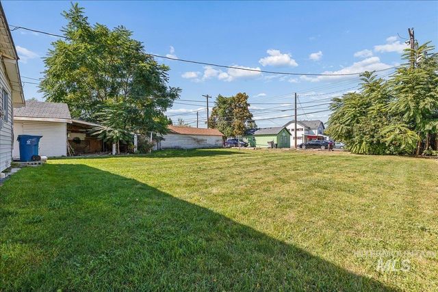1215 13th Ave S, Nampa, ID 83651