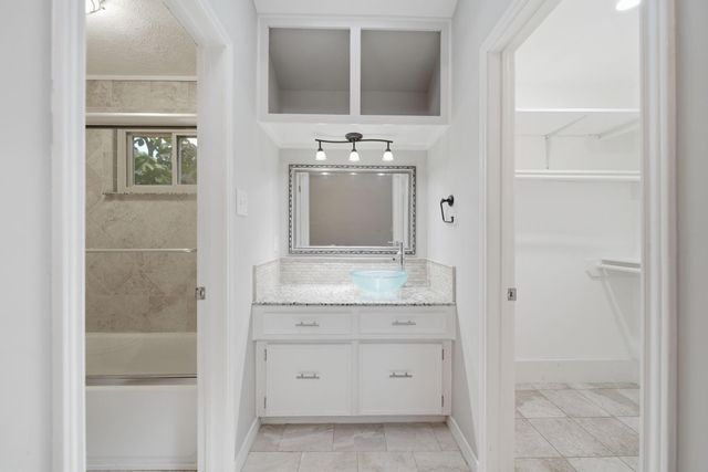99 Summer Crest Circle, The Woodlands, TX 77381
