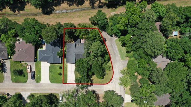 99 Summer Crest Circle, The Woodlands, TX 77381