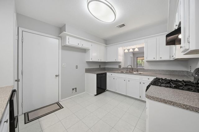 99 Summer Crest Circle, The Woodlands, TX 77381