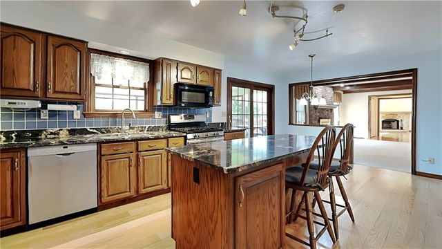 4216 Clendenning Rd, Richland, PA 15044