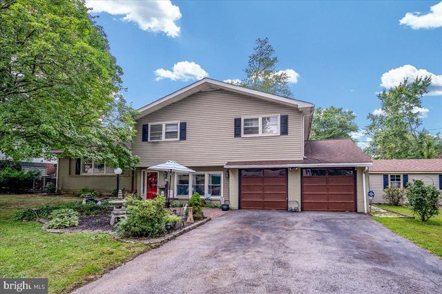 2111 COVENTRY DR, Wilmington, DE 19810