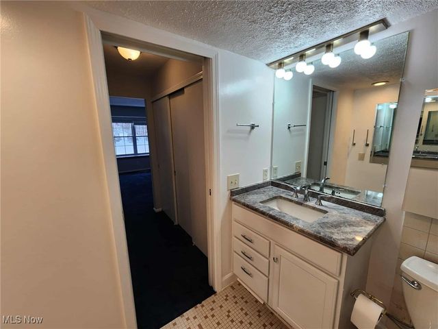 6960 Carriage Hill Drive, Brecksville, OH 44141