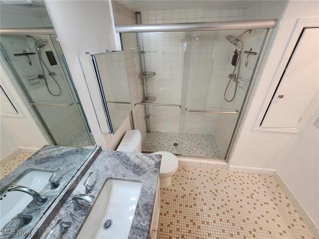 6960 Carriage Hill Drive, Brecksville, OH 44141