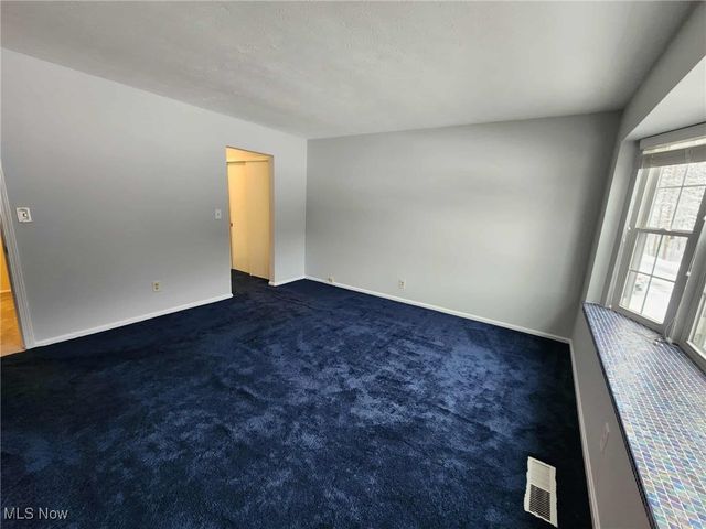 6960 Carriage Hill Drive, Brecksville, OH 44141