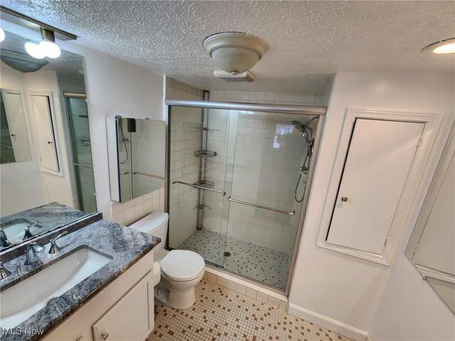 6960 Carriage Hill Drive, Brecksville, OH 44141