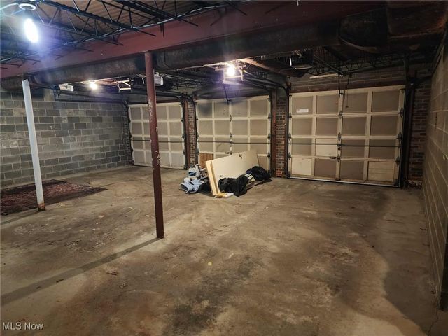 6960 Carriage Hill Drive, Brecksville, OH 44141