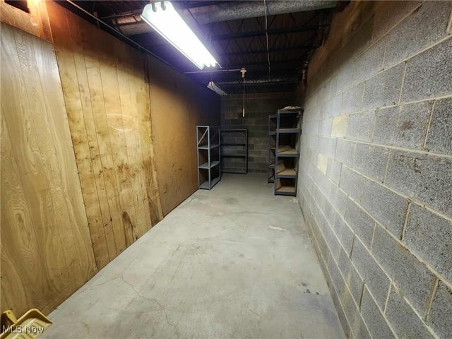 6960 Carriage Hill Drive, Brecksville, OH 44141