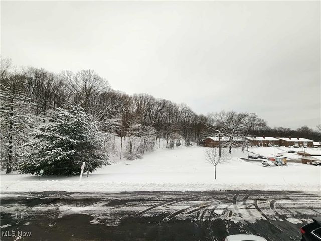 6960 Carriage Hill Drive, Brecksville, OH 44141