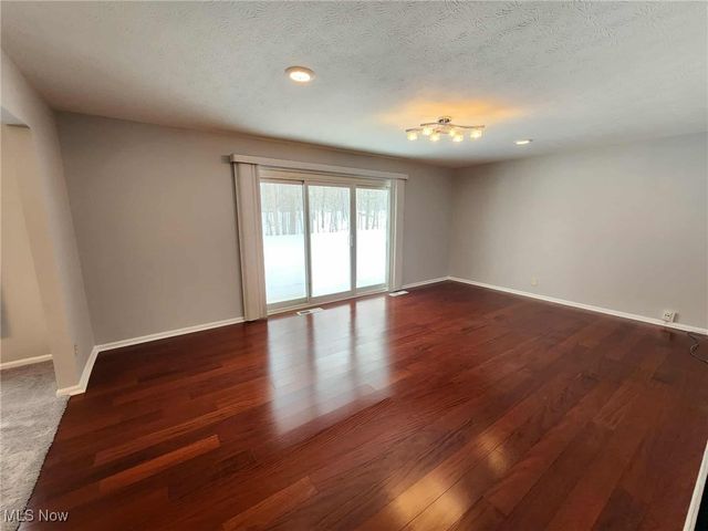 6960 Carriage Hill Drive, Brecksville, OH 44141