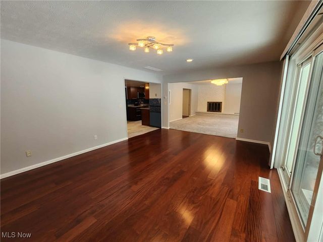 6960 Carriage Hill Drive, Brecksville, OH 44141