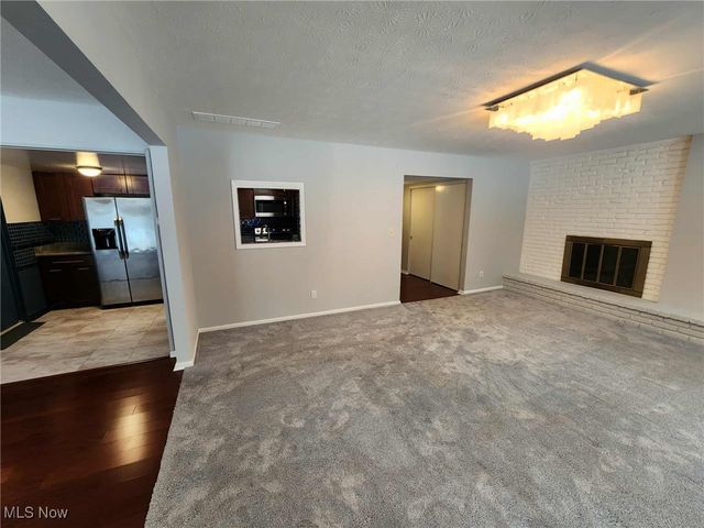 6960 Carriage Hill Drive, Brecksville, OH 44141