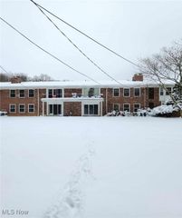 6960 Carriage Hill Drive, Brecksville, OH 44141