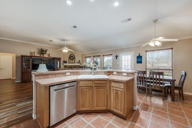 601 Jamie Lane, Mansfield, TX 76063