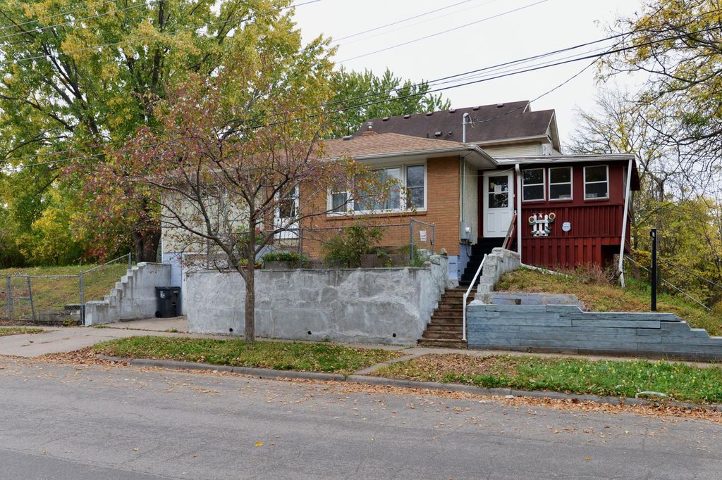 215 Maple Street, Saint Paul, MN 55106 — exterior