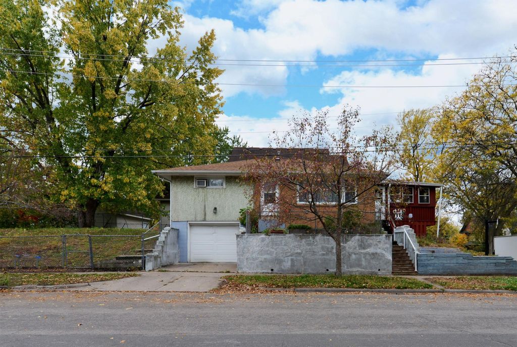 215 Maple Street, Saint Paul, MN 55106 — photo 2